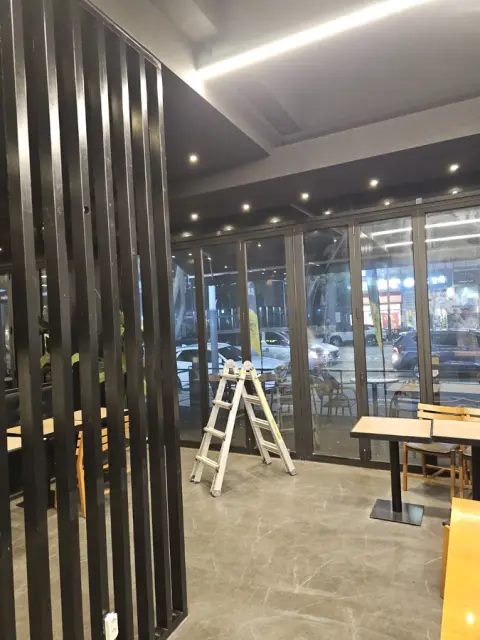 가벽철거 — 구조 변경 작업 현장