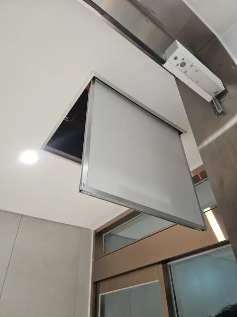 점검구설치 — 도어클로저형 점검구 개방