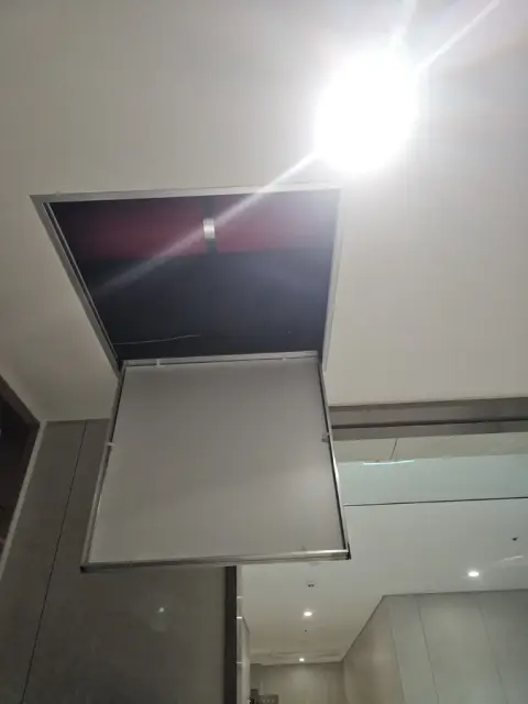 가벽공사 — 점검구 개방 상태